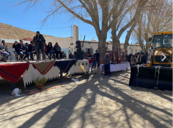 Impulso a productores. Se entregó retroexcavadora para el desarrollo de El Moreno